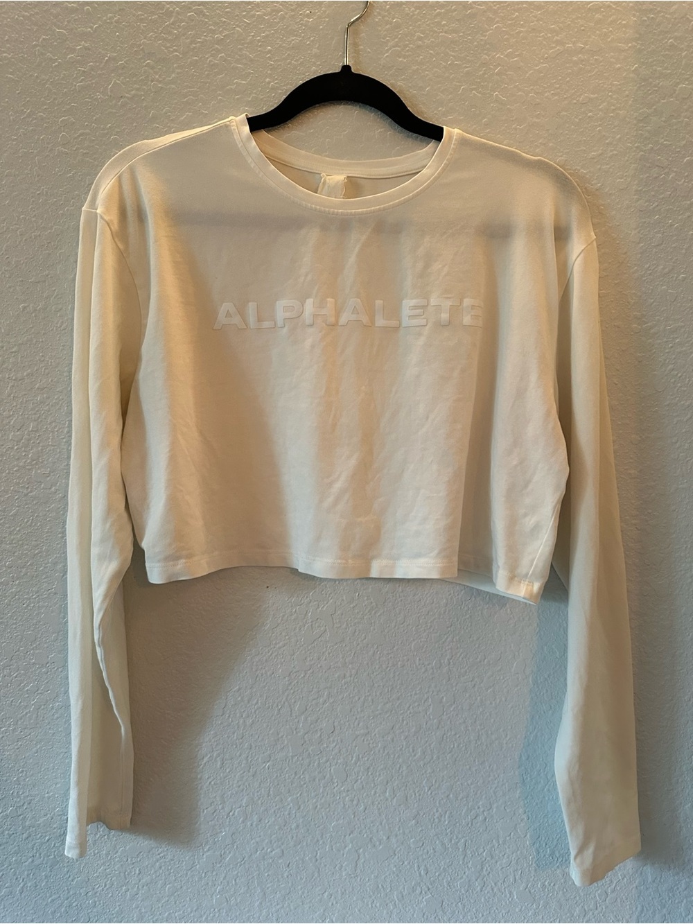 Alphalete // Women's Cropped Long-Sleeve Top in Ivory